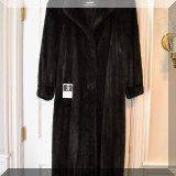 H02. Ladies' fur coat from Kakas 
